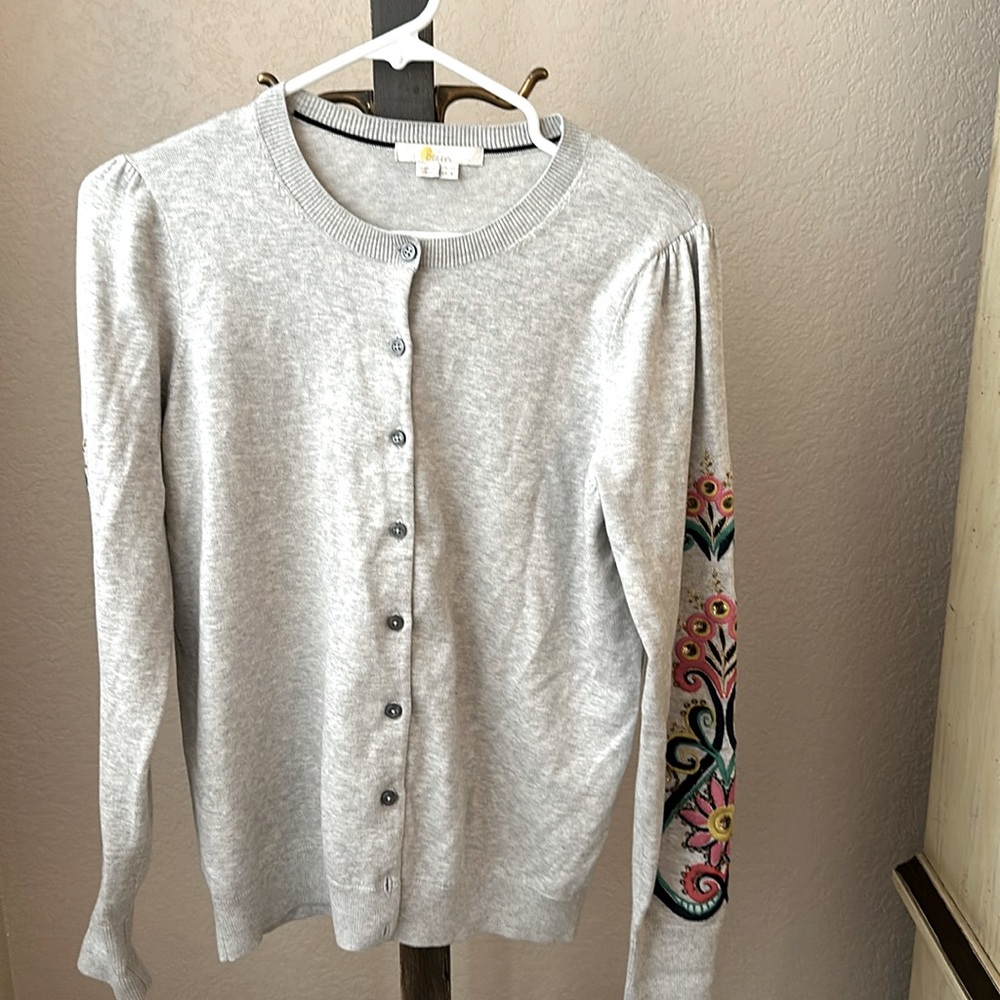 Boden exceptionally beautiful embroidered sweater